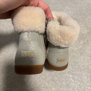 Uggs toddler size 8 USA